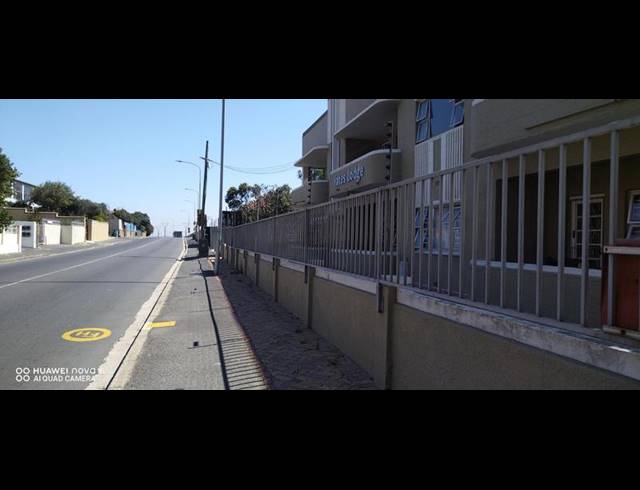 2 BEDROOM PROPERTY TO RENT IN MUIZENBERG